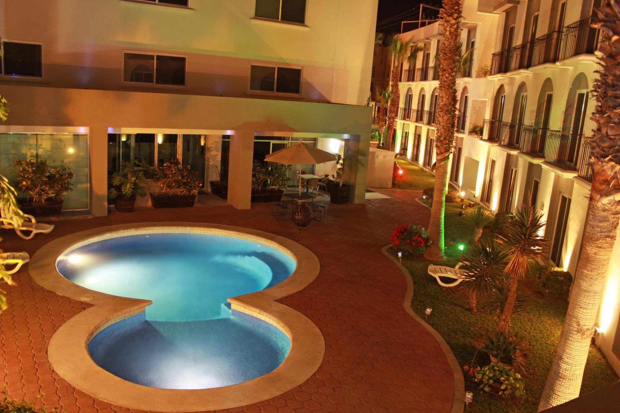 Seven Crown Express & Suites By Kavia Cabo San Lucas Exterior foto